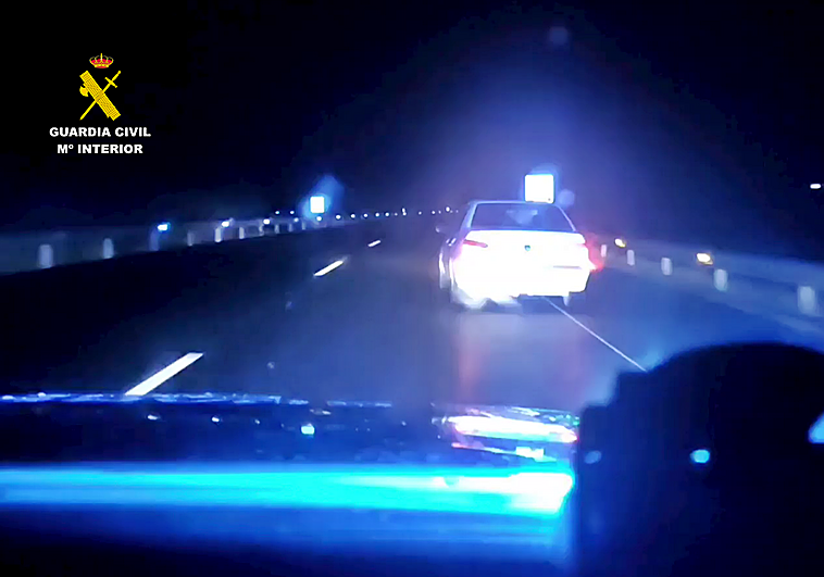 Cazado por conducir en zigzag y cuadruplicar la tasa de alcohol en la A-5 en Badajoz